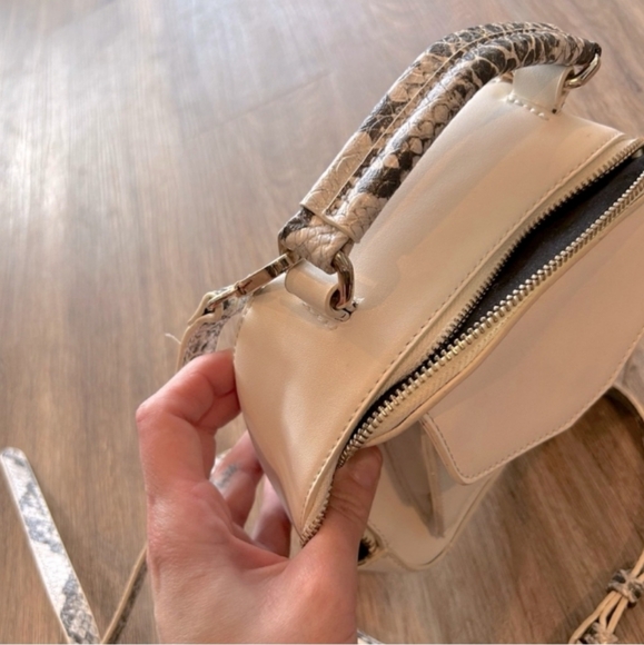 FREE PEOPLE Cream White Grey Convertible Backpack Crossbody Bag H7"xW6.5"NEW - Picture 10 of 15